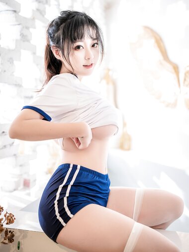 [COSPLAY] 奇行家狗崽 棕桠阿狗崽 浴场的体操服