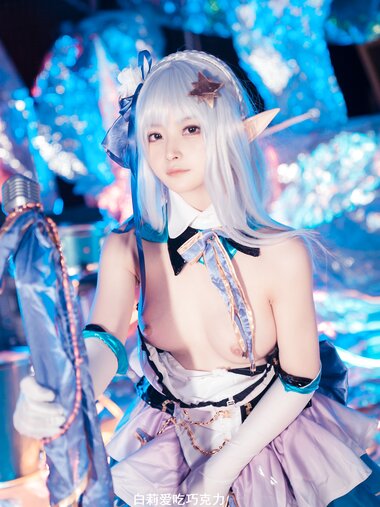 [COSPLAY] 白莉爱吃巧克力 – 爱蜜莉雅