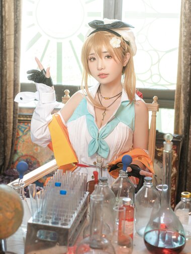 [COSPLAY] 爆机少女喵小吉 – 莱莎的炼金工房2 Pic