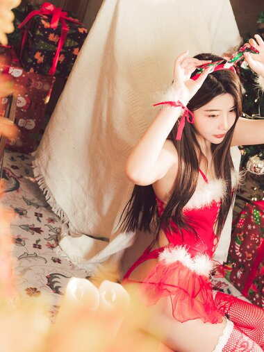 [COSPLAY] 蜜蜜子Kimmie 圣诞 [42P]