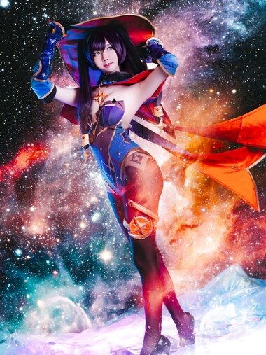 [Cosplay] Sally Dorasnow – Mona (Genshin Impact)