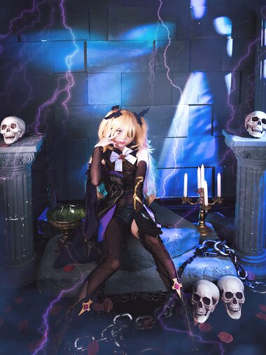 [Cosplay] Sally Dorasnow – Fischl (Genshin Impact)