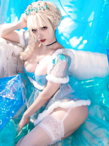 [COSPLAY] 雯妹不讲道理新图 – 冰雪 [32P573MB]