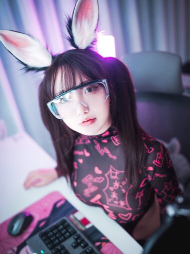 [DJAWA] Yeeun - Son Ye-Eun Retro Gaming Girl