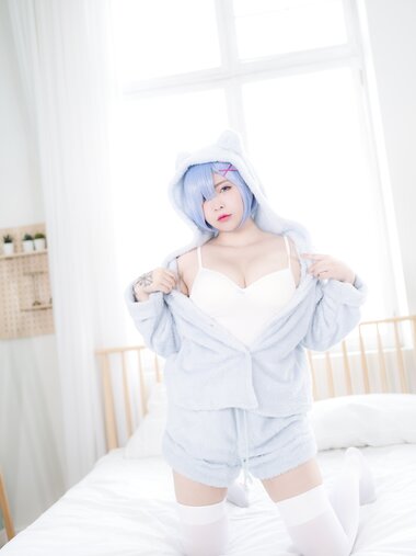Yuna (유나) - Re Zero Rem