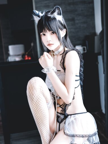 [Cosplay] 桜桃喵 拥豹