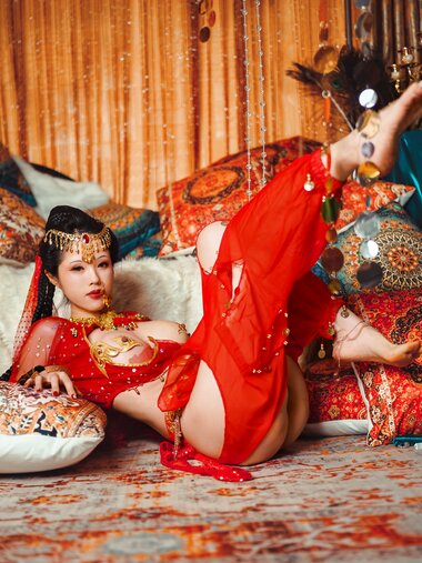 [Cosplay] 钛合金TiTi – 塞上红鸾异域风情