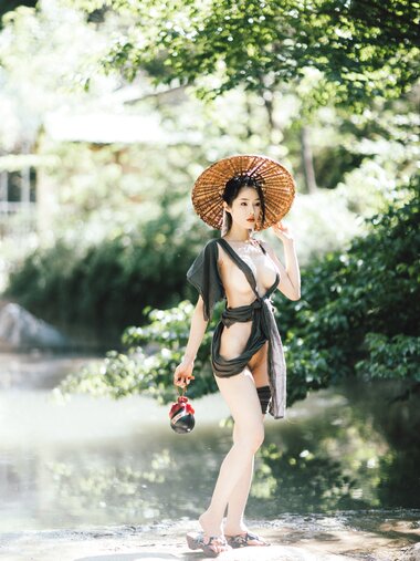 [Cosplay] 钛合金TiTi – 山间