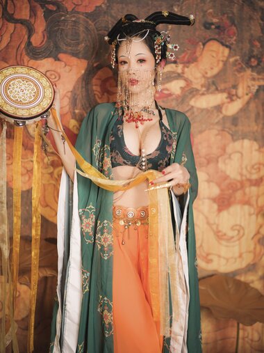 [Cosplay] 钛合金TiTi – 画中仙