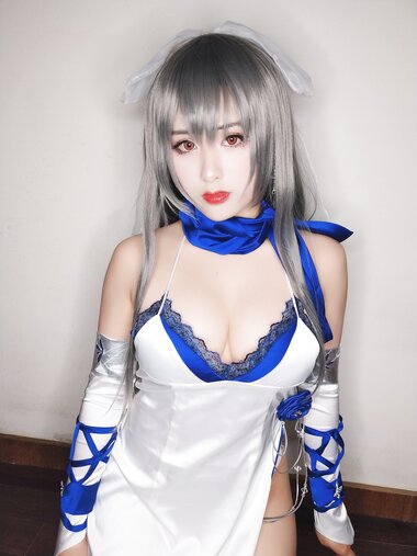 [Cosplay] 柘烟 Zuken 路易九世礼服自拍