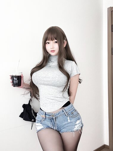 [Cosplay] 蜜桃少女是依酱呀 学姐的背影