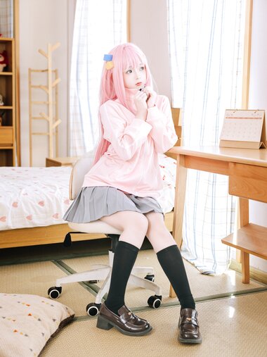 [Cosplay] 日奈娇 小孤独