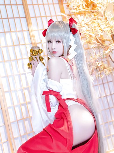 [Cosplay] Miko 酱 - Awesome witch 可畏巫女