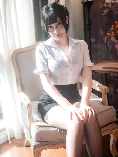 [Cosplay] 糖果果candy 室内OL
