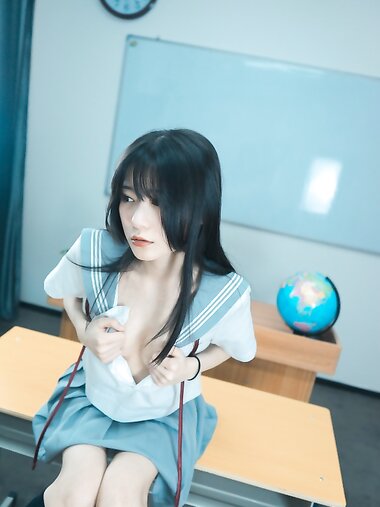 [Fantia] 发条少女（迷之呆梨）- 尾随颜控少女漏点隐藏版［121P-17M］