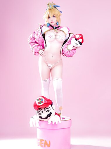 [Cosplay] ZinieQ - Princess Peach Figure