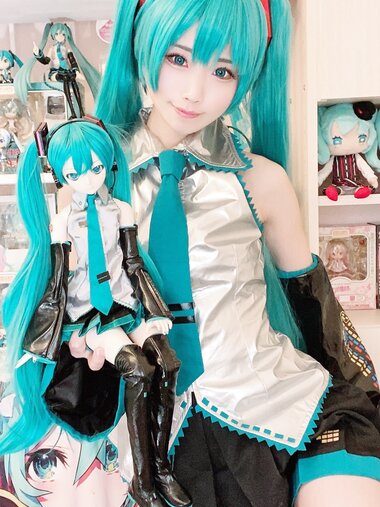 [Cosplay] Kururu Kurasaka 倉坂くるる - Miku