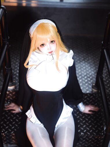 [Cosplay] 莱可Raika - 修女 [90P-795MB]
