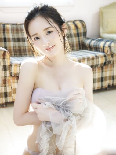 [Photobook] 神谷明采 宝石より眩しいビキニ (FRIDAY)