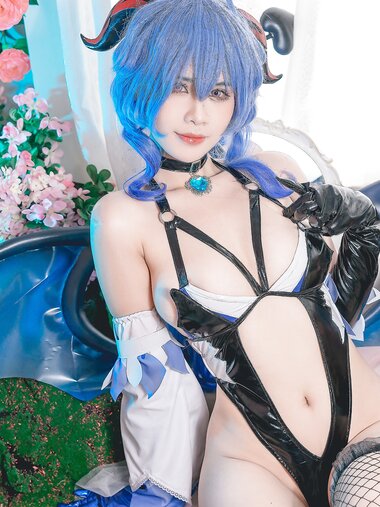 [Cosplay] Pyon Ganyu Succubus Genshin Impact