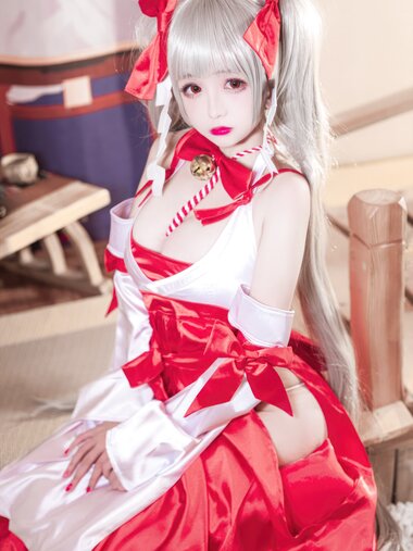 [Cosplay] 日奈娇 碧蓝航线 可畏巫女