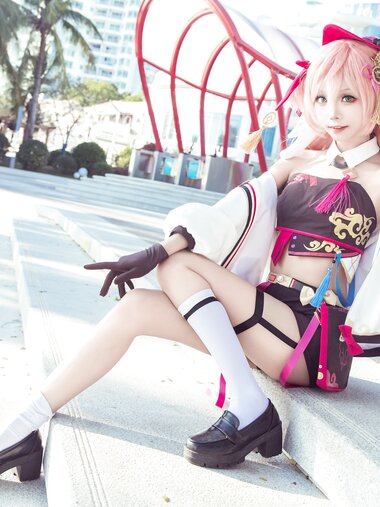 [Cosplay] 艾西aiwest 原神烟绯 花鸟与情