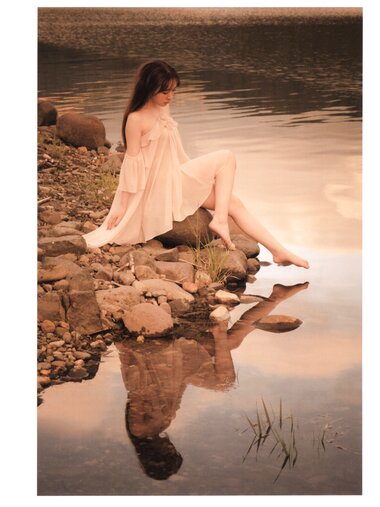[Photobook] Miria Watanabe 渡辺みり愛 1st Photobook - Negative Gorgeousness 消極的な華やかさ (2021-08-31)