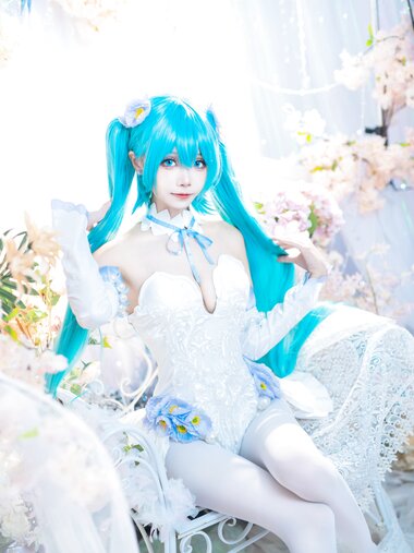 [Cosplay] Aiwest 艾西 - Hatsune powder butterfly flower 初音 粉蝶花