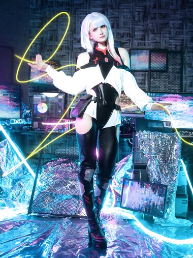 [Cosplay] 鹿八岁 赛博朋克 边缘行者 露西
