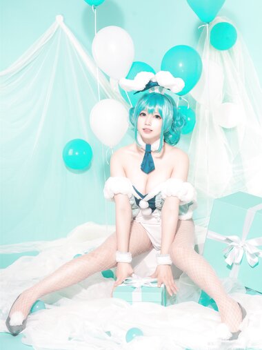 [Cosplay] Nyako 喵子 - Hatsune White Rabbit 初音白兔