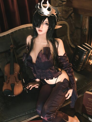 [Cosplay] 杏仁曲奇 黑兽 精灵女王