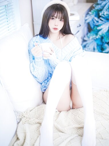[Cosplay] Tina很妖孽呀 蓝色秋冬毛衣