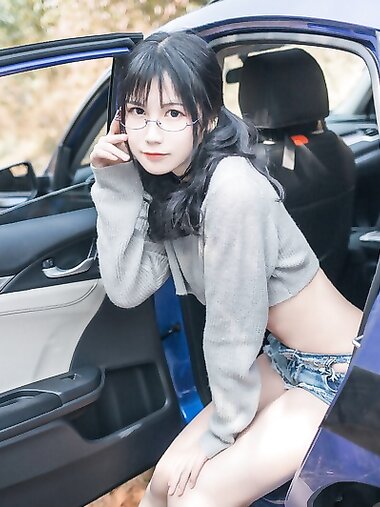 [Cosplay] SU 逐月 - Denim shorts in car 车内牛仔短裤