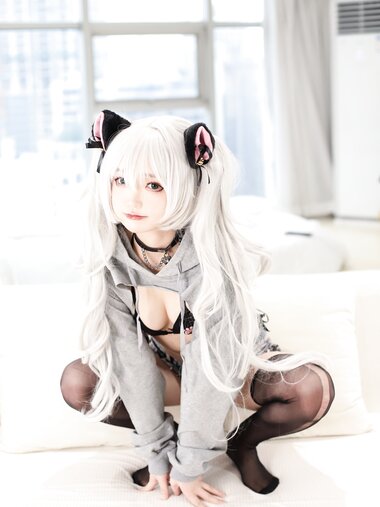 [Cosplay] Shenze Yongli 神沢永莉 - Front open sweatshirt black silk jeans 前开卫衣黑丝牛仔裤