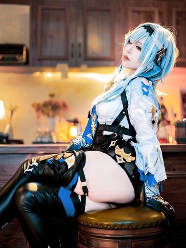 [Cosplay] 半半子 原神优菈