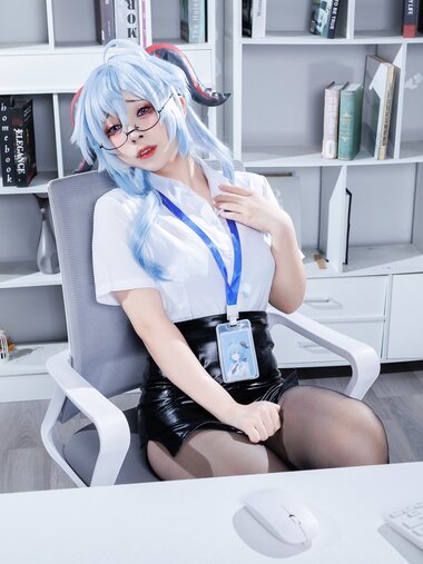 [Cosplay] 胡桃猫Kurumineko 甘雨OL