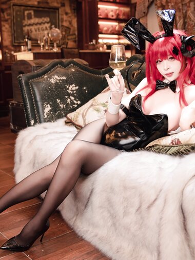 [Cosplay] 轩萧学姐 兴登堡兔女郎