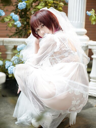 [Cosplay] Mahuajiang 麻花麻花酱 - Black and white wedding dress 黑白婚纱