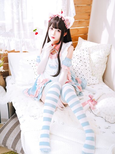 [Cosplay] 日奈娇 兔尾女仆