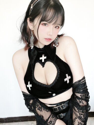 [Cosplay] 阿半今天很开心 猫猫修女