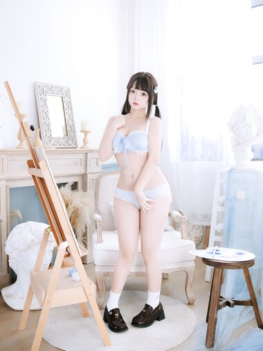 [Cosplay] 日奈娇 美术生