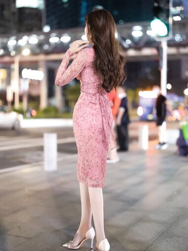 [Cosplay] 王馨瑶Yanni 粉色包臀碎花裙