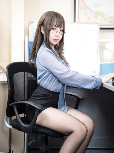 [Cosplay] 虎森森 黑丝眼镜娘