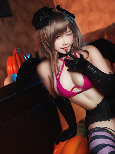 [Cosplay] Mahuajiang 麻花麻花酱 - Little devil lilith 小恶魔莉莉丝