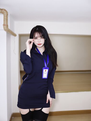 [Cosplay] Tina 很妖孽呀 - Secretary in business attire 职业装秘书