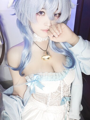 [Cosplay] 比奇堡黄塞方块 甘雨玉桂狗