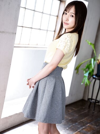 [Graphis] Gals – Momo Misono 御園もも Juicy! Vol. 1