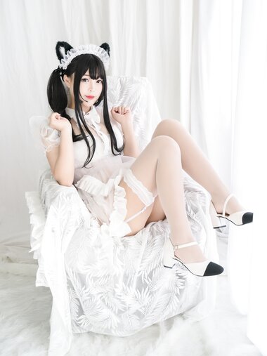 [Cosplay] 白烨 白猫透明女仆