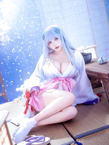 [Cosplay] 是一只熊仔吗 白雪姬