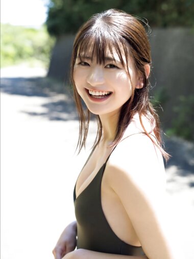 [FRIDAY] 2021.08.19 山田南実 夏のお嬢さんにはビキニが似合う